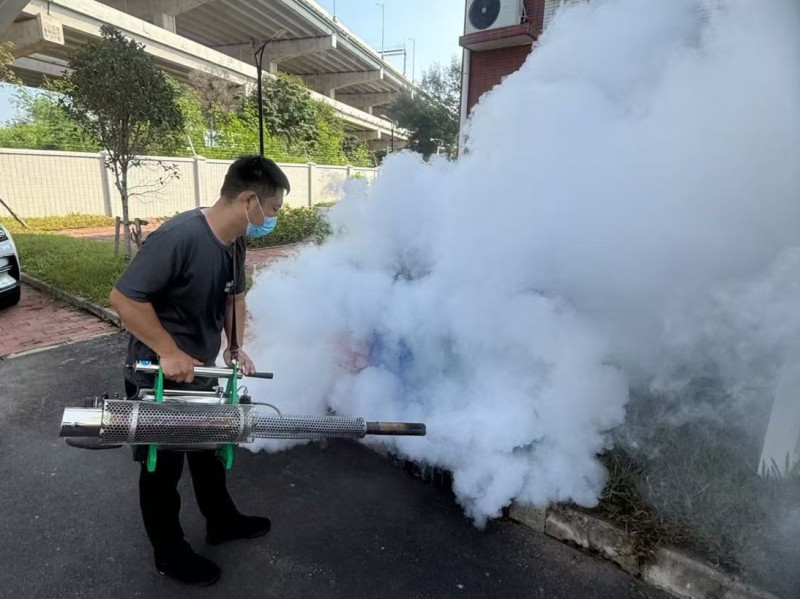 清積水 清垃圾 滅蚊蟲！ 水務環(huán)境集團在行動